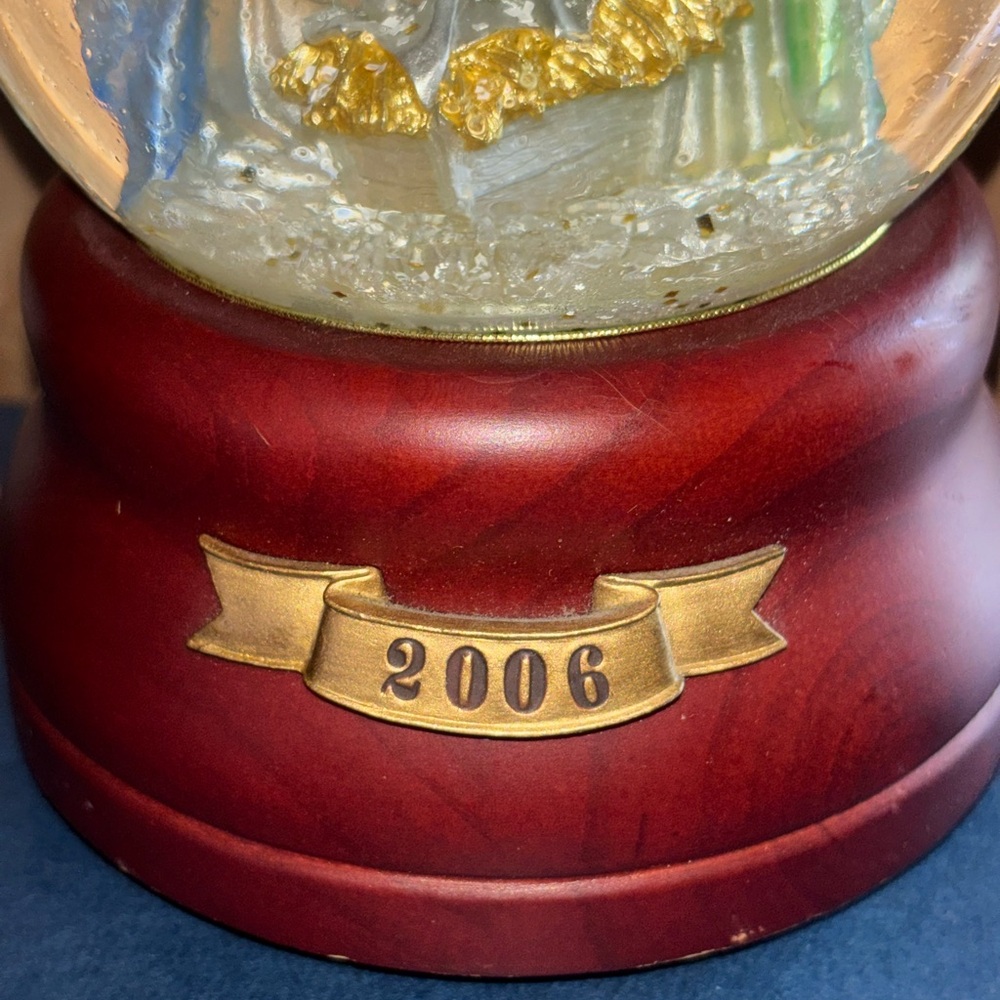 Fontanini Nativity Glitterdome Snow Globe Limited Edition - Picture 4 of 7